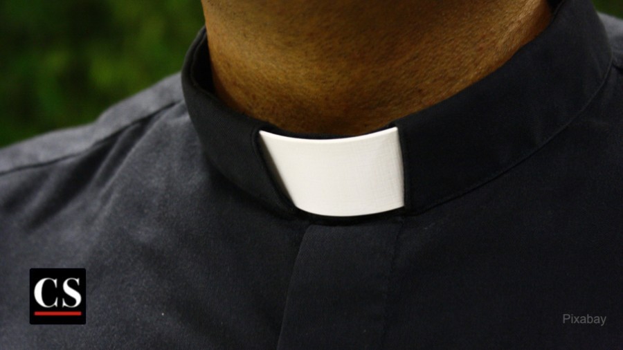 Pixabay_PriestCollar