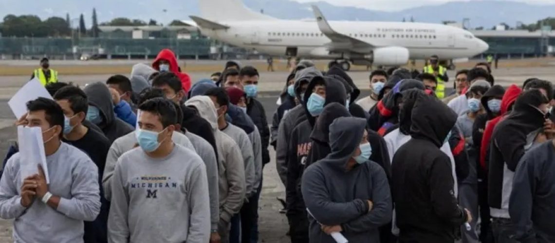 824ef1b0-us-deportation-flights