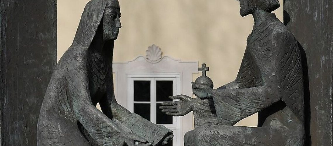 Denkmal_Roswitha_von_Gandersheim_(cropped)