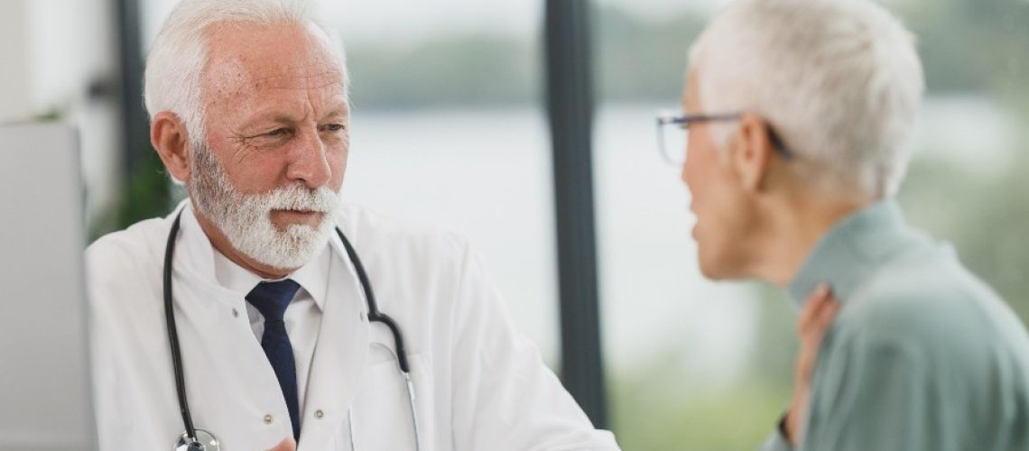 doctor-patient_N9YCBA2UBU