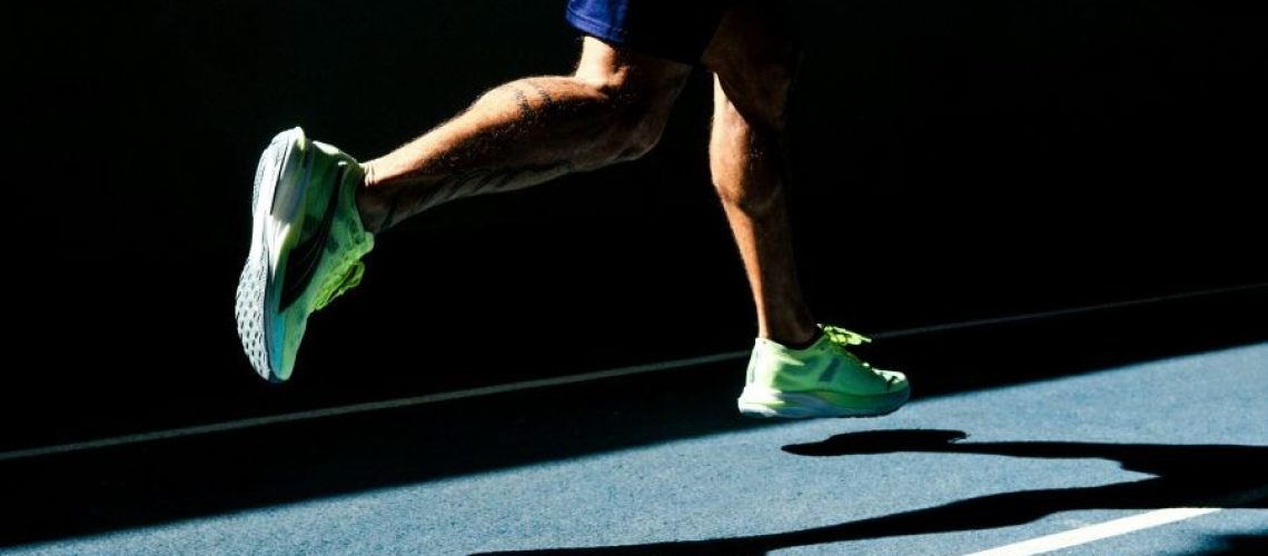 free-photo-of-a-runner-on-the-track