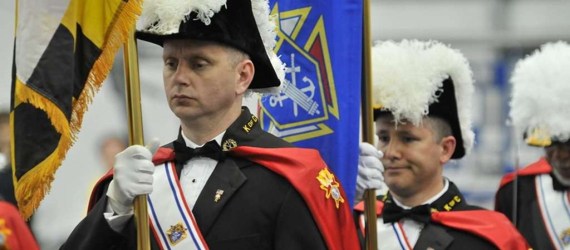 members-of-the-knights-of-columbus-retire-their-colors-c040e5-1024