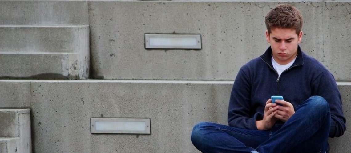 texting-boy-teenager-people-836c32